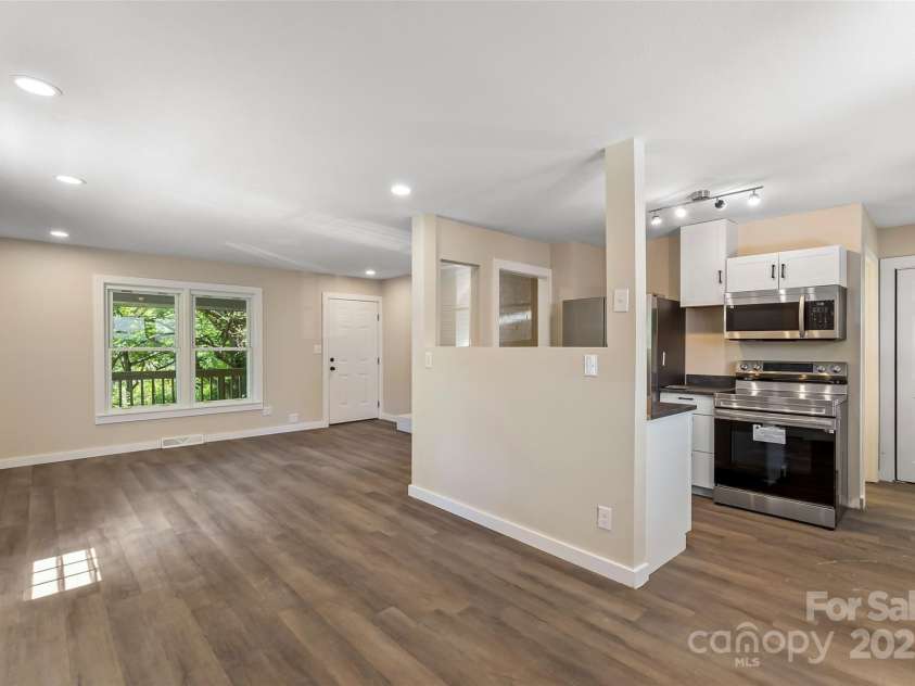 103 Emorywood Drive, Morganton, NC 28655.  MLS# CAR4276003, YatesRealty ID 22659. 
