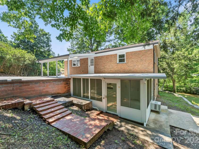 103 Emorywood Drive, Morganton, NC 28655.  MLS# CAR4276003, YatesRealty ID 22659. 