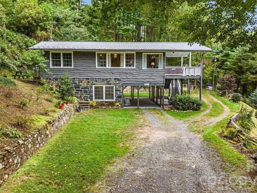 199 Alpine Drive, Little Switzerland, NC 28749.  MLS# CAR4307450, YatesRealty ID 2266. 