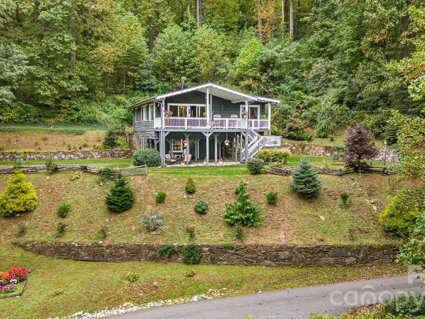 199 Alpine Drive, Little Switzerland, NC 28749.  MLS# CAR4307450, YatesRealty ID 2266. 