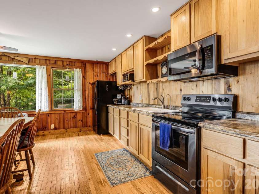 199 Alpine Drive, Little Switzerland, NC 28749.  MLS# CAR4307450, YatesRealty ID 2266. 