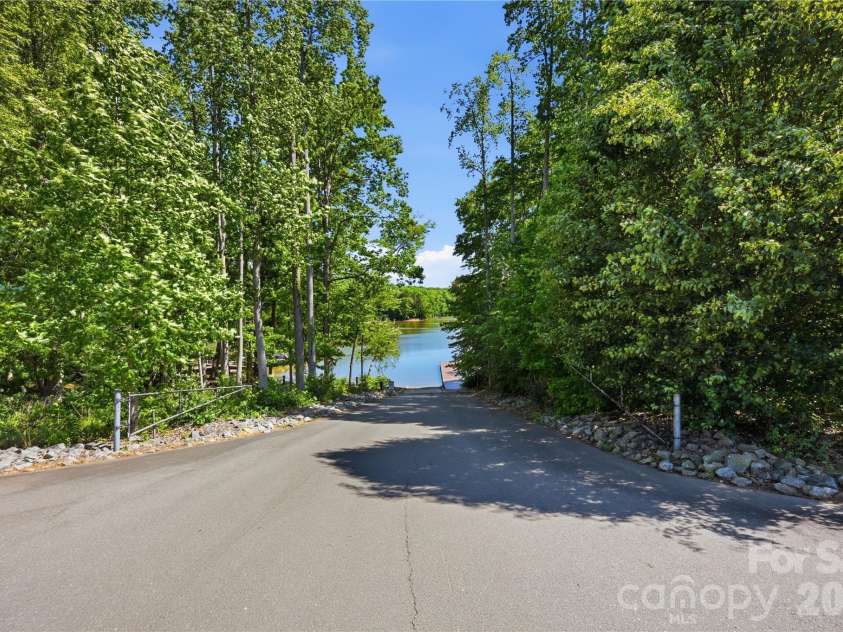 4341 Bright Road, Charlotte, NC 28214.  MLS# CAR4382010, YatesRealty ID 22660. Community Boat Ramp
