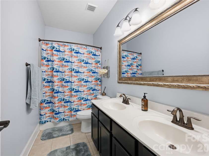 4341 Bright Road, Charlotte, NC 28214.  MLS# CAR4382010, YatesRealty ID 22660. Full Bath