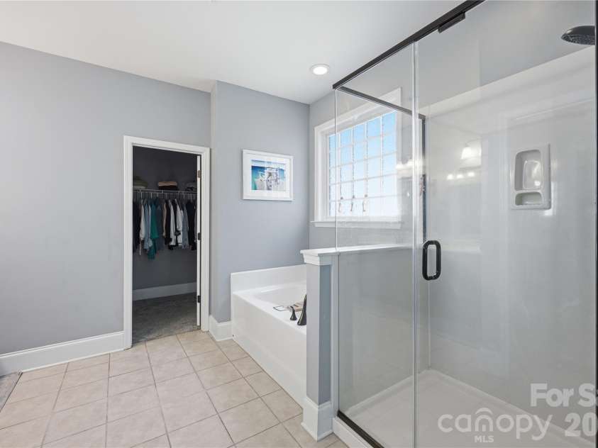 4341 Bright Road, Charlotte, NC 28214.  MLS# CAR4382010, YatesRealty ID 22660. Primary Bathroom