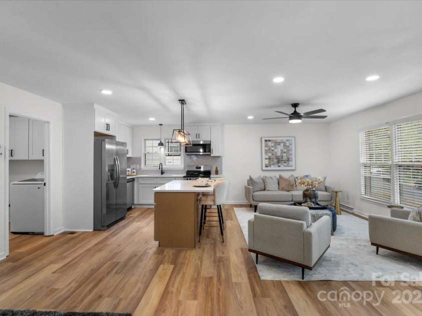 4932 Delivau Drive, Charlotte, NC 28215.  MLS# CAR4275777, YatesRealty ID 22660. 