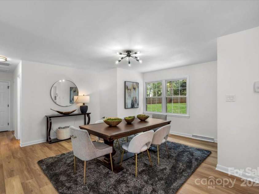 4932 Delivau Drive, Charlotte, NC 28215.  MLS# CAR4275777, YatesRealty ID 22660. 