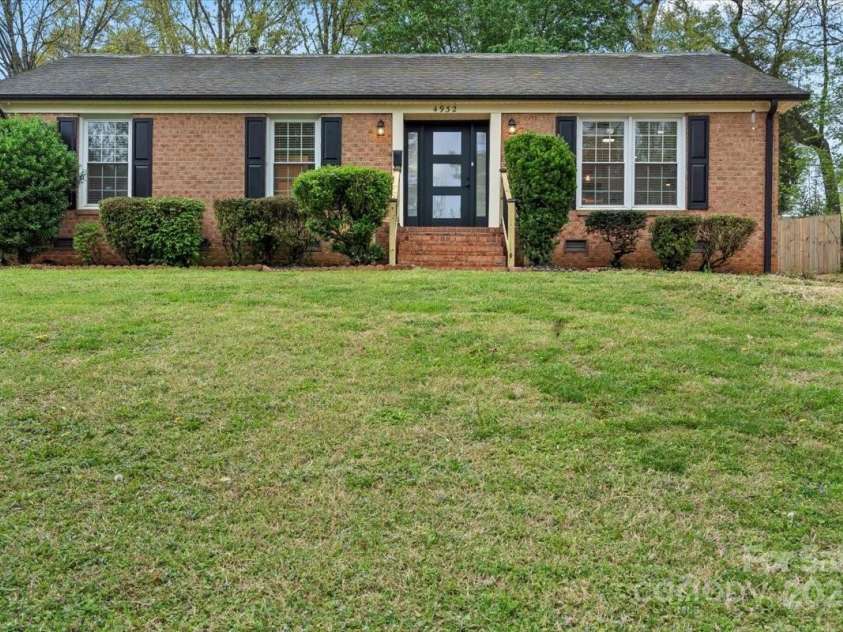 4932 Delivau Drive, Charlotte, NC 28215.  MLS# CAR4275777, YatesRealty ID 22660. 