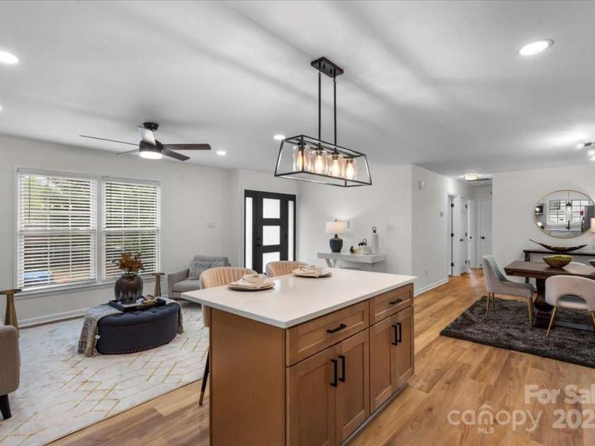 4932 Delivau Drive, Charlotte, NC 28215.  MLS# CAR4275777, YatesRealty ID 22660. 