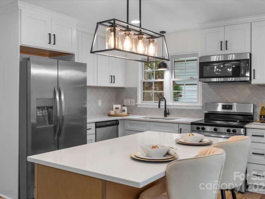 4932 Delivau Drive, Charlotte, NC 28215.  MLS# CAR4275777, YatesRealty ID 22660. 