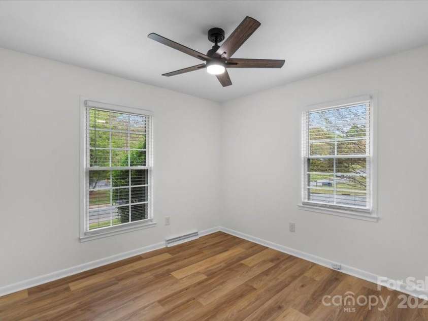 4932 Delivau Drive, Charlotte, NC 28215.  MLS# CAR4275777, YatesRealty ID 22660. Second bedroom