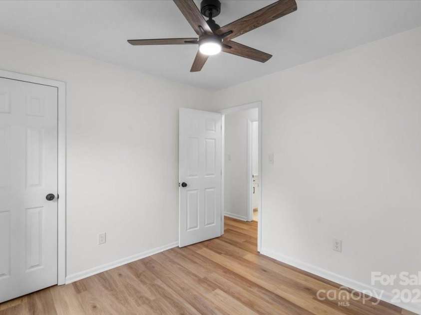 4932 Delivau Drive, Charlotte, NC 28215.  MLS# CAR4275777, YatesRealty ID 22660. Third bedroom