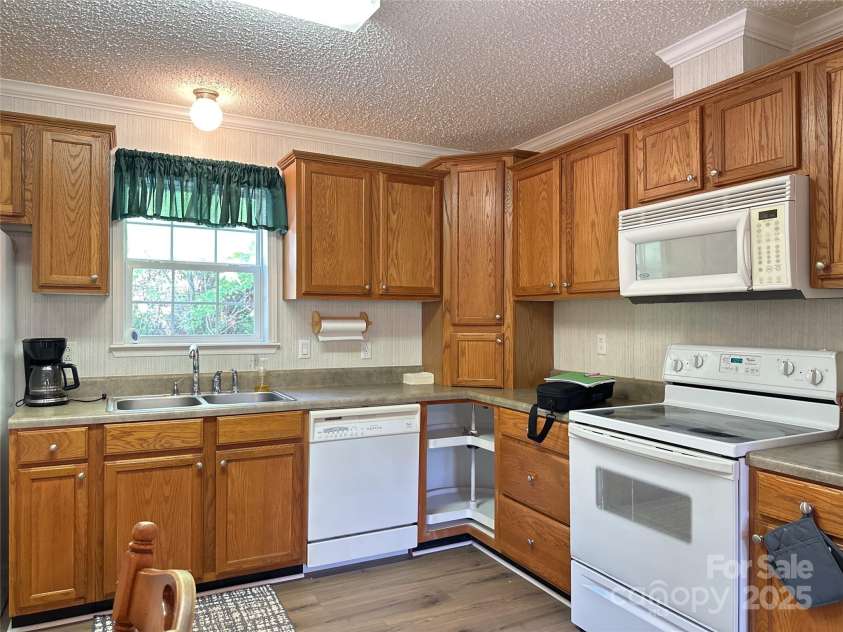 108 Scenic Drive, Bryson City, NC 28713.  MLS# CAR4274405, YatesRealty ID 22662. 