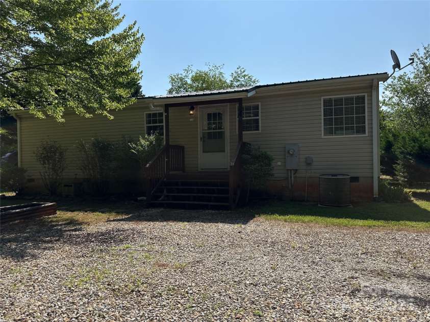 108 Scenic Drive, Bryson City, NC 28713.  MLS# CAR4274405, YatesRealty ID 22662. 