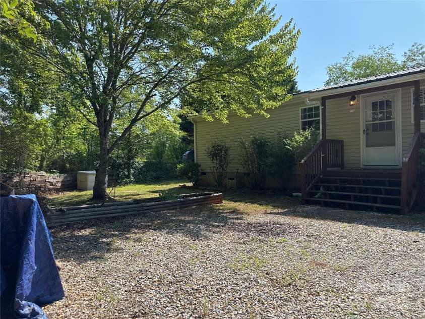 108 Scenic Drive, Bryson City, NC 28713.  MLS# CAR4274405, YatesRealty ID 22662. 