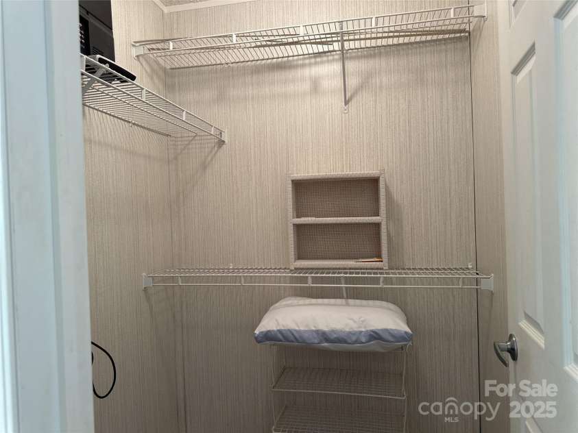 108 Scenic Drive, Bryson City, NC 28713.  MLS# CAR4274405, YatesRealty ID 22662. Primary closet