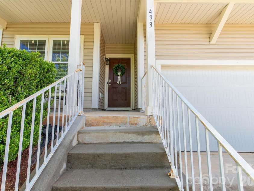 493 Dutch White Drive, Clover, SC 29710.  MLS# CAR4375492, YatesRealty ID 22664. 