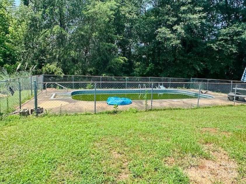 586 Jack Mckinney Road, Forest City, NC 28043.  MLS# CAR4275897, YatesRealty ID 22664. 