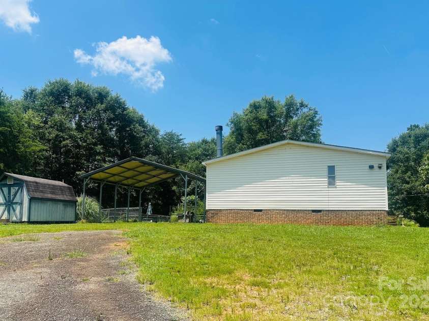 586 Jack Mckinney Road, Forest City, NC 28043.  MLS# CAR4275897, YatesRealty ID 22664. 