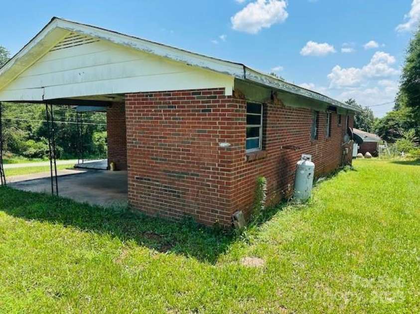 586 Jack Mckinney Road, Forest City, NC 28043.  MLS# CAR4275897, YatesRealty ID 22664. 