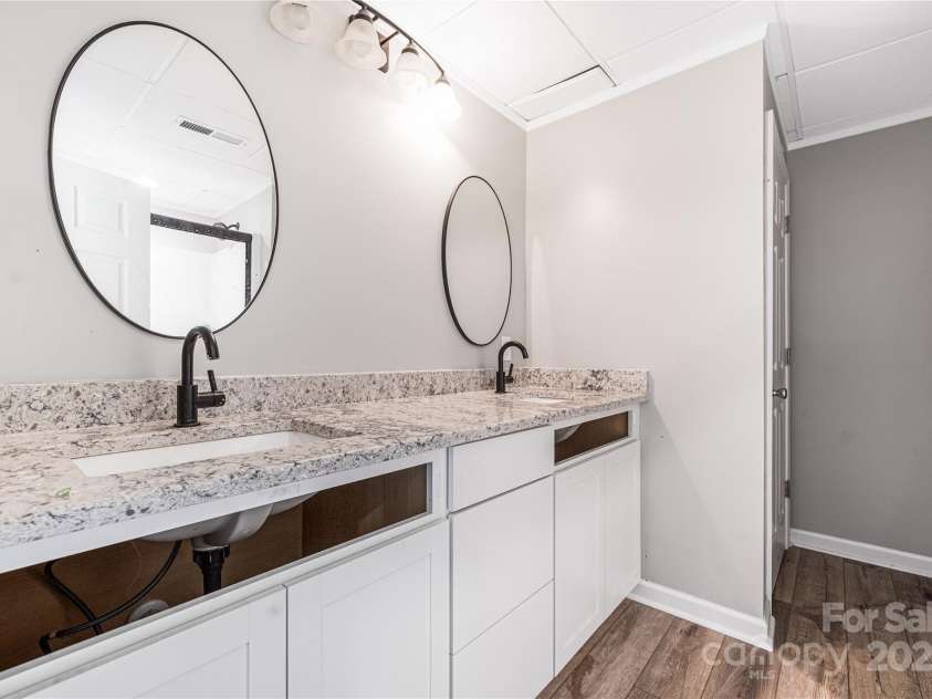 205 Honey Moss Lane, Salisbury, NC 28146.  MLS# CAR4275609, YatesRealty ID 22665. Cabinets have been fixed since this picture