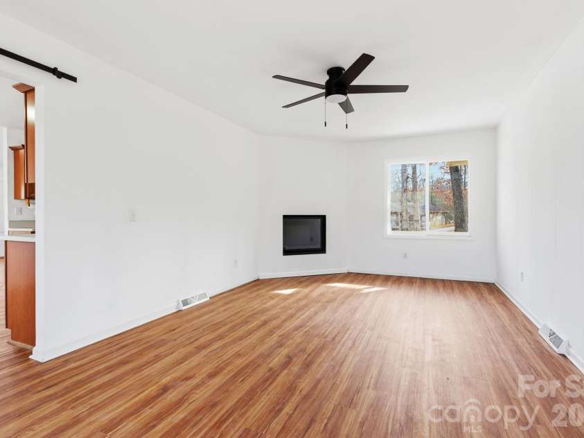 23 Muirfield Drive, Arden, NC 28704.  MLS# CAR4322557, YatesRealty ID 22666. 