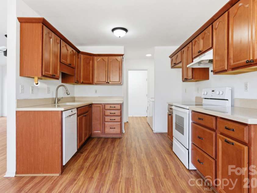 23 Muirfield Drive, Arden, NC 28704.  MLS# CAR4322557, YatesRealty ID 22666. 