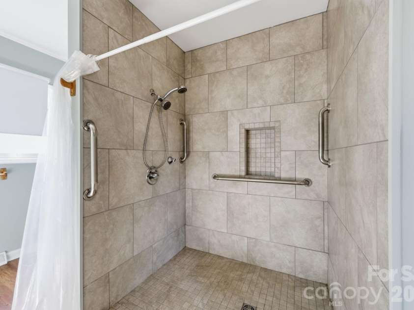 23 Muirfield Drive, Arden, NC 28704.  MLS# CAR4322557, YatesRealty ID 22666. 
