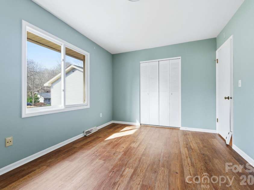 23 Muirfield Drive, Arden, NC 28704.  MLS# CAR4322557, YatesRealty ID 22666. 