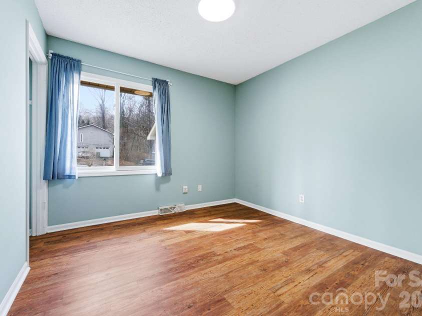 23 Muirfield Drive, Arden, NC 28704.  MLS# CAR4322557, YatesRealty ID 22666. 