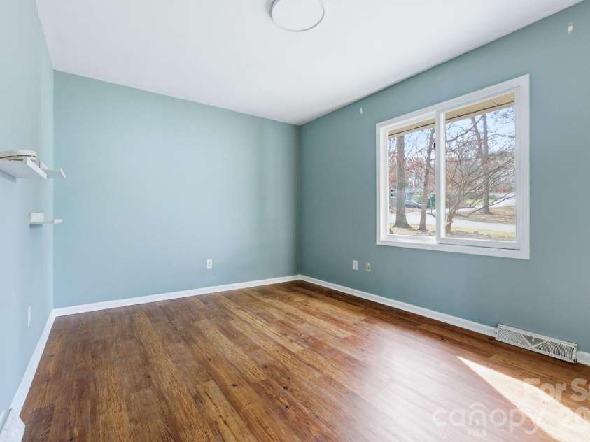 23 Muirfield Drive, Arden, NC 28704.  MLS# CAR4322557, YatesRealty ID 22666. 