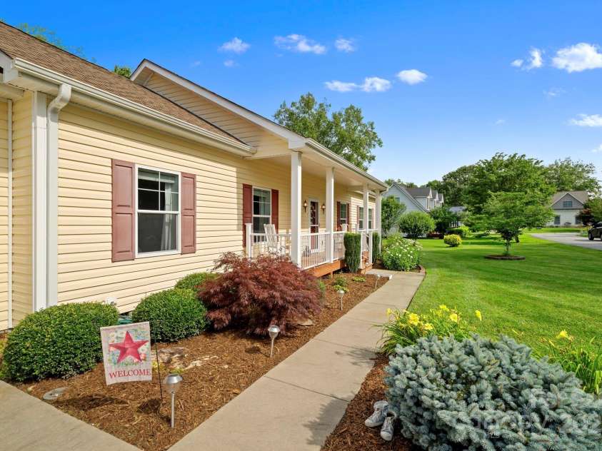 230 Blue Heron Drive, Mills River, NC 28759.  MLS# CAR4274673, YatesRealty ID 22667. 