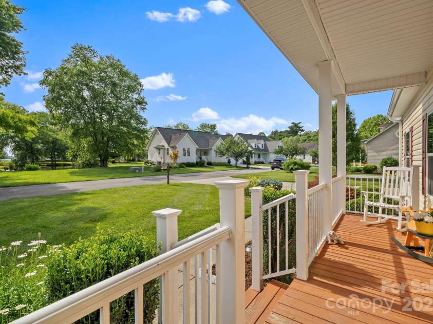 230 Blue Heron Drive, Mills River, NC 28759.  MLS# CAR4274673, YatesRealty ID 22667. 