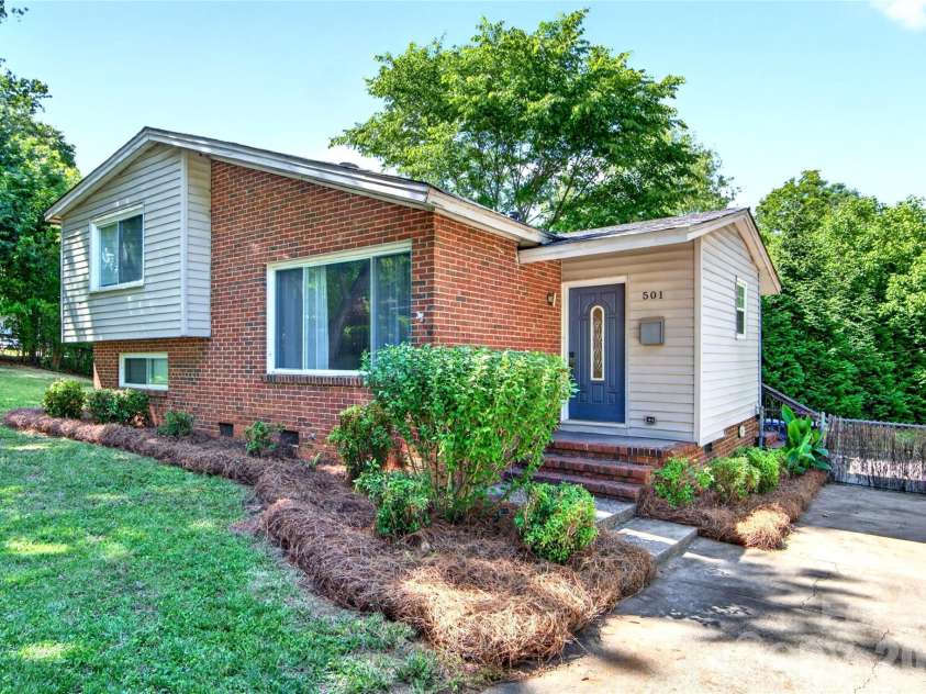 501 Kenlough Drive, Charlotte, NC 28209.  MLS# CAR4382282, YatesRealty ID 22667. 