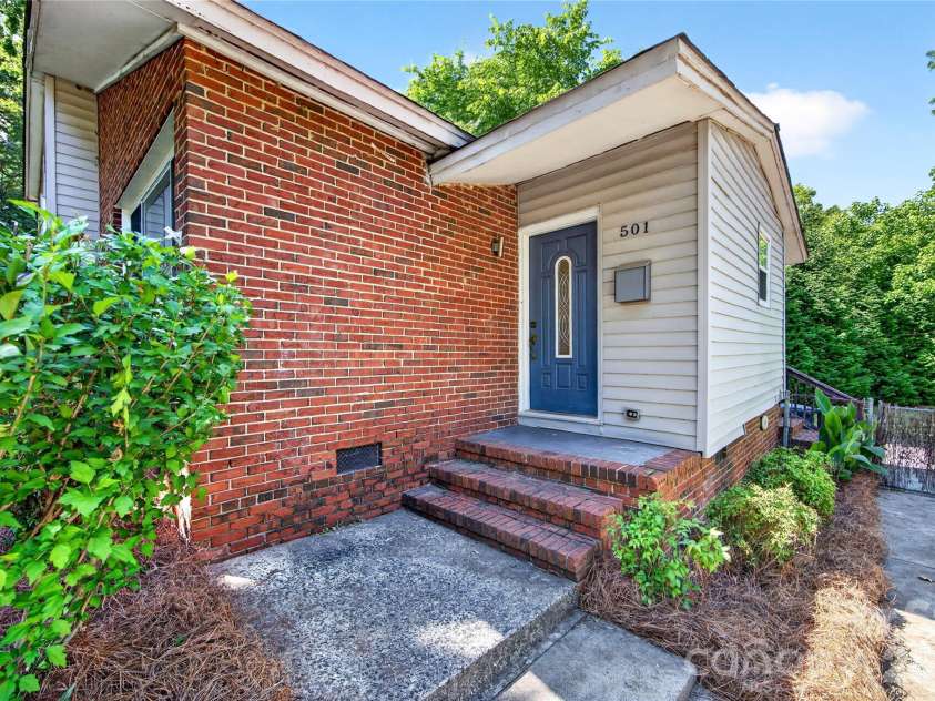 501 Kenlough Drive, Charlotte, NC 28209.  MLS# CAR4382282, YatesRealty ID 22667. 