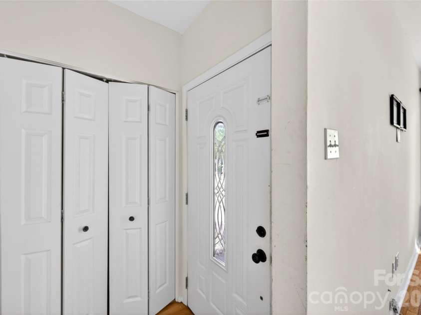 501 Kenlough Drive, Charlotte, NC 28209.  MLS# CAR4382282, YatesRealty ID 22667. 