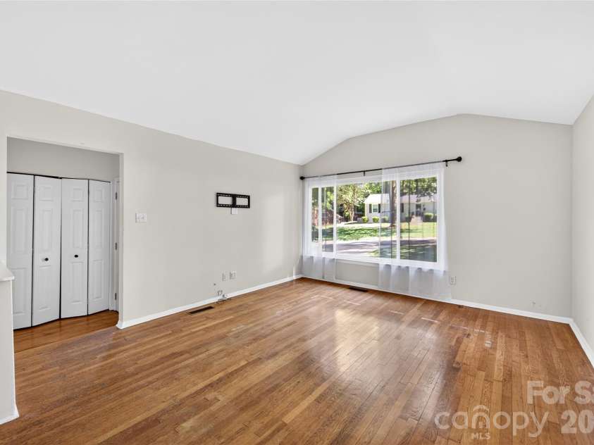 501 Kenlough Drive, Charlotte, NC 28209.  MLS# CAR4382282, YatesRealty ID 22667. 