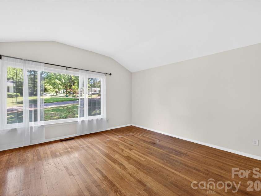 501 Kenlough Drive, Charlotte, NC 28209.  MLS# CAR4382282, YatesRealty ID 22667. 