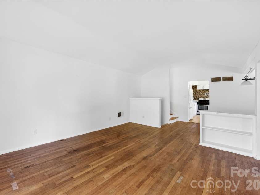 501 Kenlough Drive, Charlotte, NC 28209.  MLS# CAR4382282, YatesRealty ID 22667. 