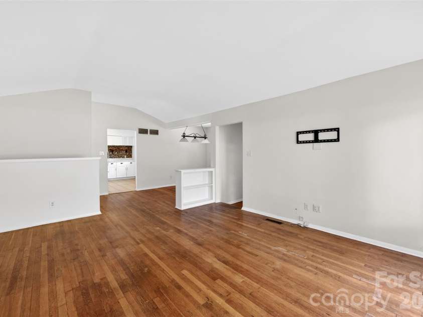 501 Kenlough Drive, Charlotte, NC 28209.  MLS# CAR4382282, YatesRealty ID 22667. 