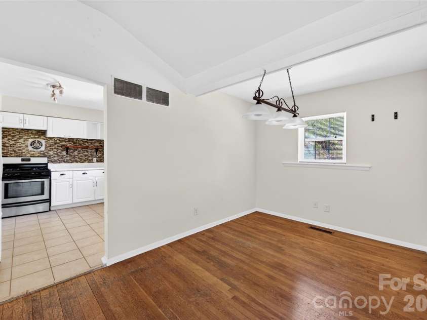501 Kenlough Drive, Charlotte, NC 28209.  MLS# CAR4382282, YatesRealty ID 22667. 