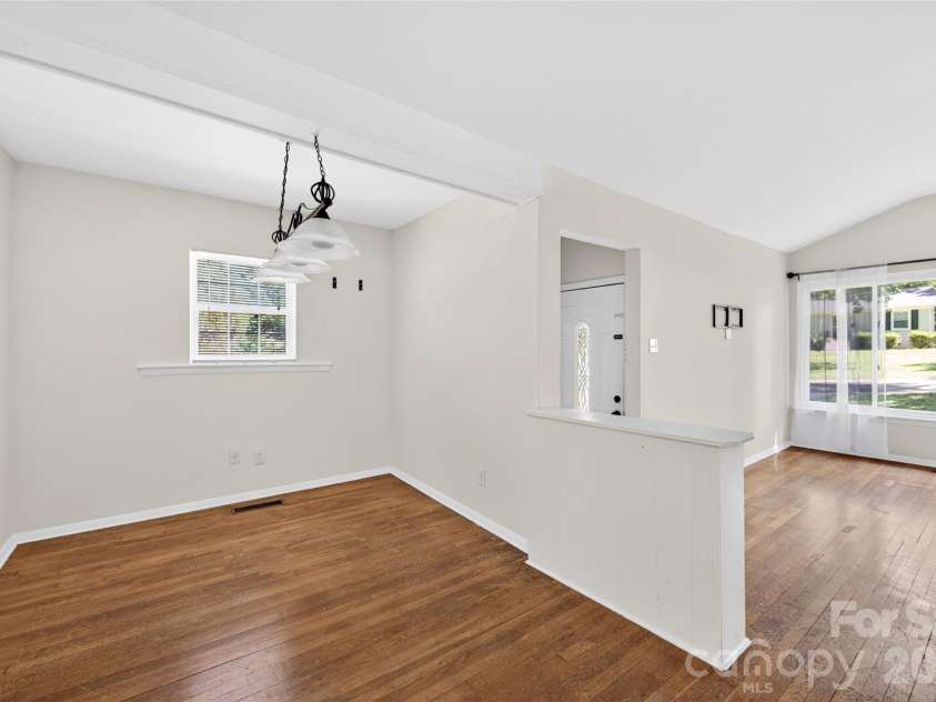 501 Kenlough Drive, Charlotte, NC 28209.  MLS# CAR4382282, YatesRealty ID 22667. 