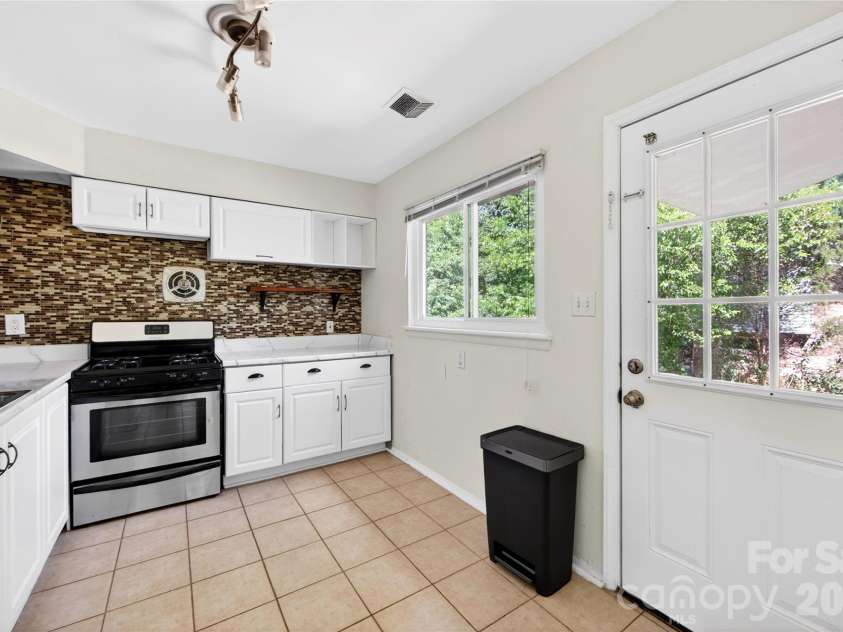 501 Kenlough Drive, Charlotte, NC 28209.  MLS# CAR4382282, YatesRealty ID 22667. 