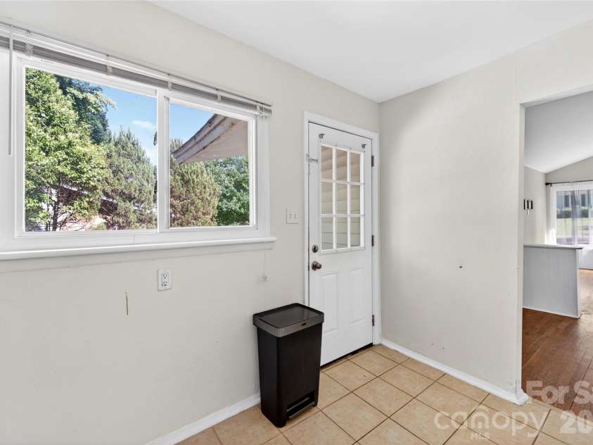 501 Kenlough Drive, Charlotte, NC 28209.  MLS# CAR4382282, YatesRealty ID 22667. 