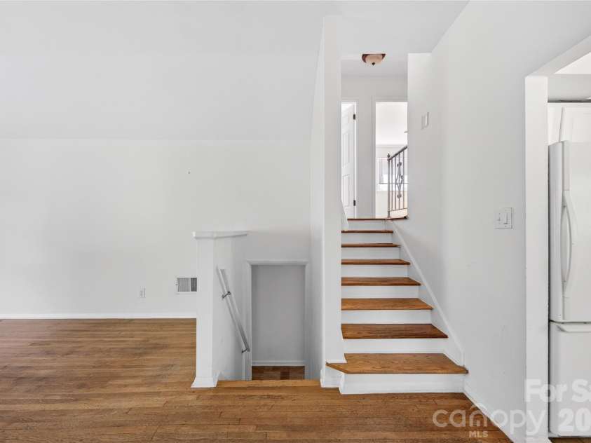 501 Kenlough Drive, Charlotte, NC 28209.  MLS# CAR4382282, YatesRealty ID 22667. 