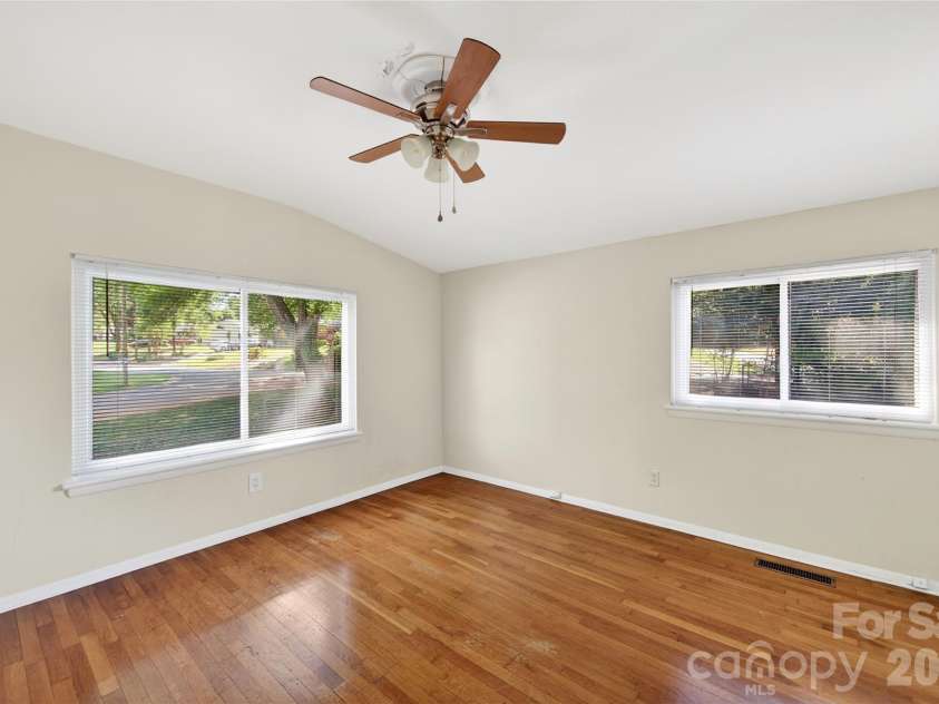 501 Kenlough Drive, Charlotte, NC 28209.  MLS# CAR4382282, YatesRealty ID 22667. 