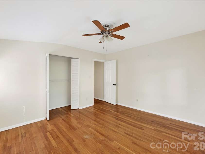 501 Kenlough Drive, Charlotte, NC 28209.  MLS# CAR4382282, YatesRealty ID 22667. 