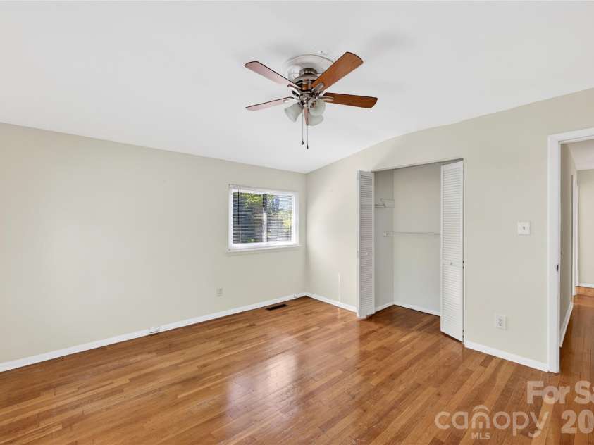 501 Kenlough Drive, Charlotte, NC 28209.  MLS# CAR4382282, YatesRealty ID 22667. 