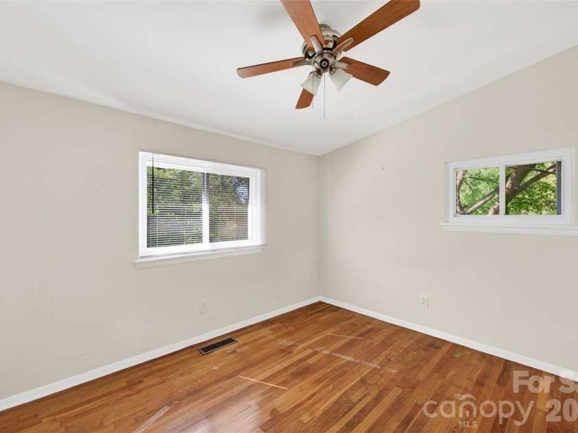 501 Kenlough Drive, Charlotte, NC 28209.  MLS# CAR4382282, YatesRealty ID 22667. 