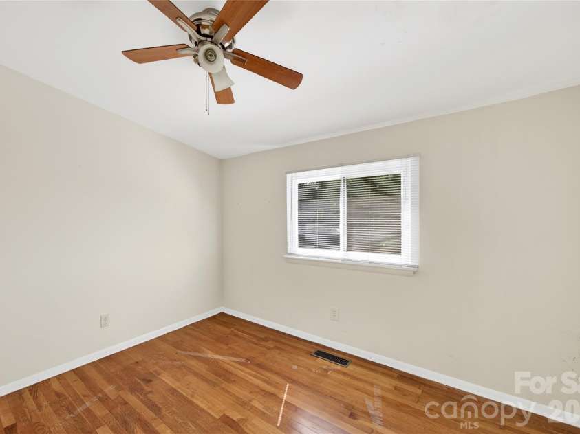 501 Kenlough Drive, Charlotte, NC 28209.  MLS# CAR4382282, YatesRealty ID 22667. 