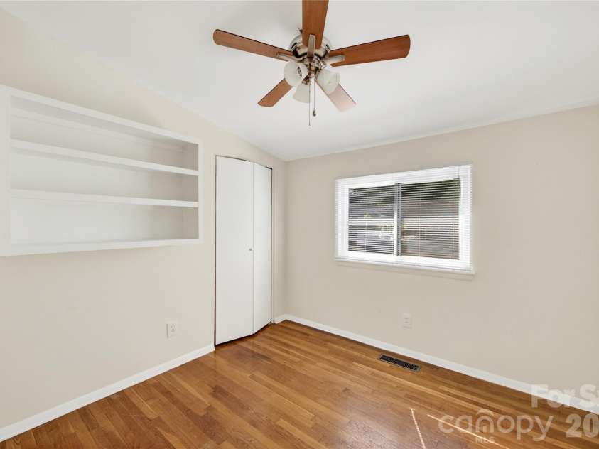 501 Kenlough Drive, Charlotte, NC 28209.  MLS# CAR4382282, YatesRealty ID 22667. 